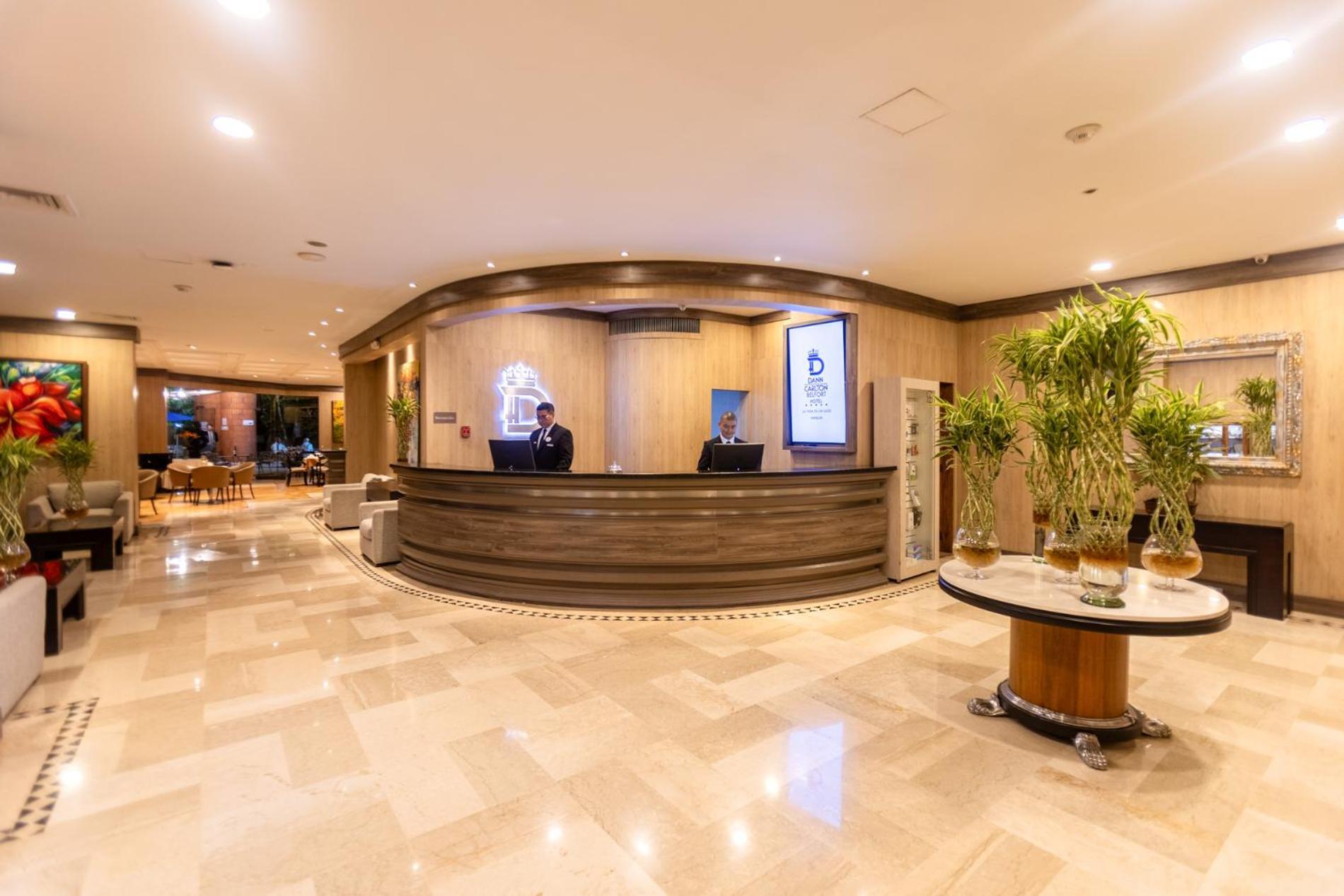 호텔 단 칼튼 벨포트 메데인 메딜린 외부 사진 Lobby