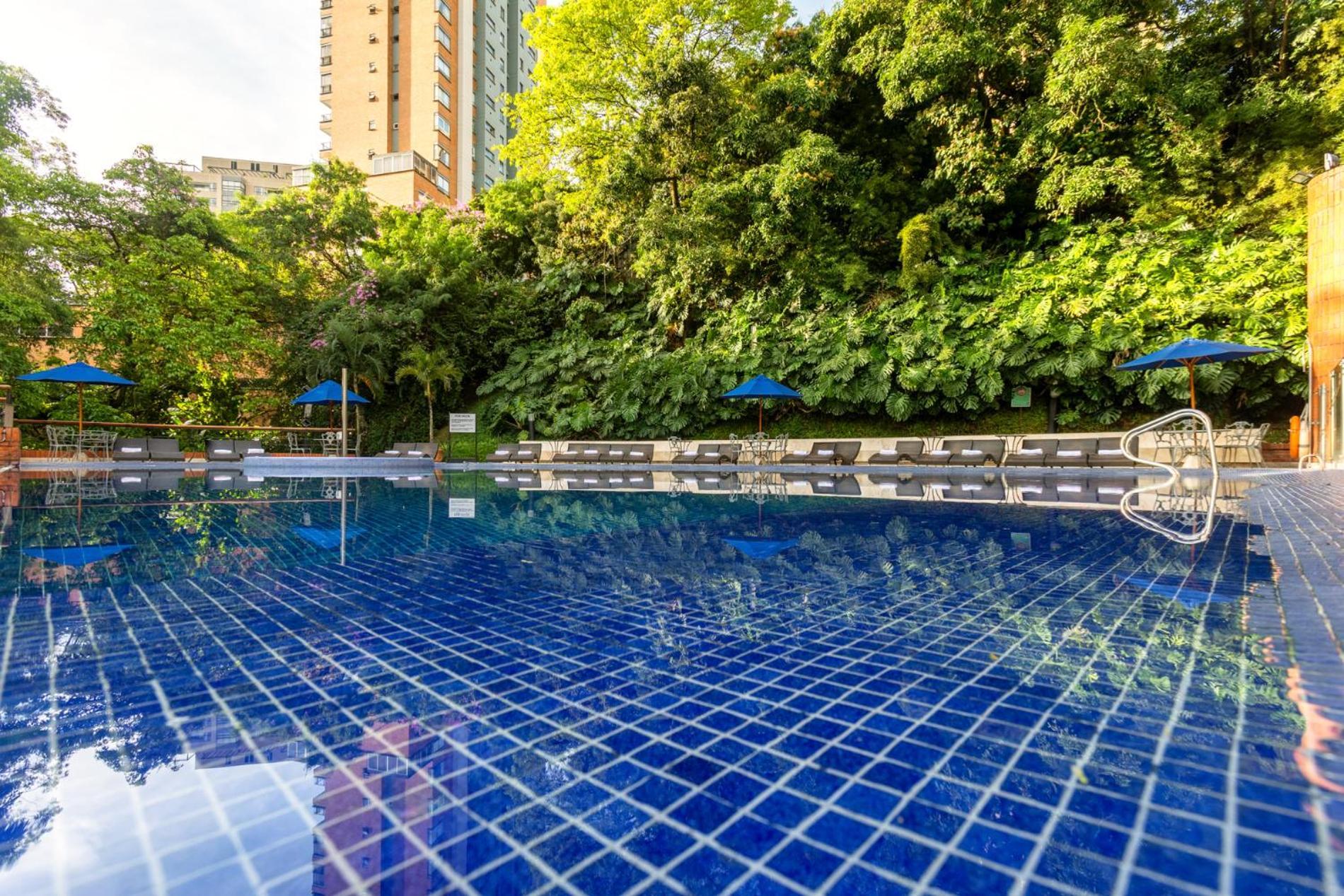 호텔 단 칼튼 벨포트 메데인 메딜린 외부 사진 Swimming pool